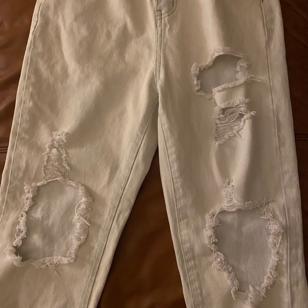 Pretty little thing white ripped mom jeans - Picture 3 of 6